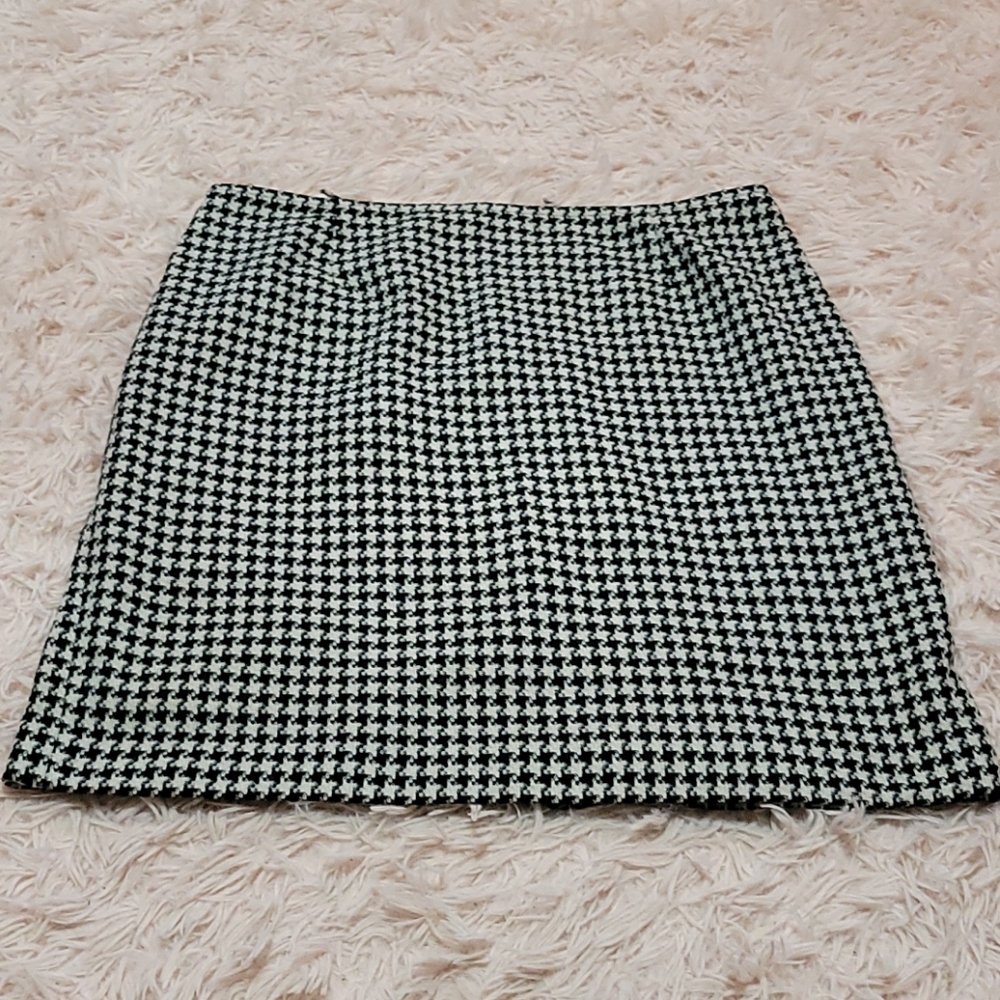 ⭐3 for $15 SALE!⭐ Houndstooth skirt -- size xl